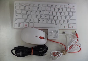 Raspberry Pi 400 All In One Personal Computer Kit (US Layout) 4GB RAM - Afbeelding 1 van 10
