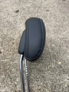 11-17 Jeep Patriot Compass Front Driver Passenger Seat Active Head Rest Headrest - Picture 1 of 4