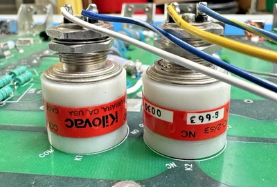 Placa con par de relés de vacío Kilovac...HC-2/S3... Muchos otros componentes Foto 1 de 4