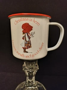 Tazza natalizia vintage smaltata Holly Hobby metallo 1979 tazza natalizia alta 2 3/4" - Foto 1 di 12