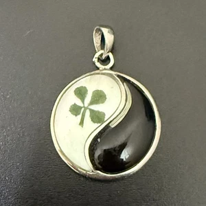 Unikat Vintage 925 Sterling Silber Glückskleeblatt Yin Yang Epoxid Anhänger 3g. - Bild 1 von 11