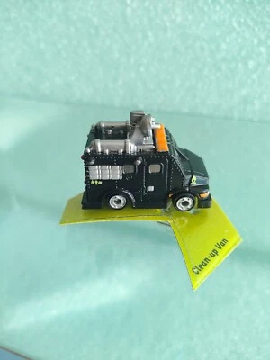 NOVO EM FOLHA 1 1/2" MINIATURA BLINDADO MASCULINO EM PRETO CLEAN UP VAN MICRO MÁQUINAS - Imagem 1 de 4
