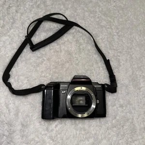 Minolta Maxxum 5000 AF analoge 35-mm-Spiegelreflexkamera Body schwarz gebraucht für Teile/Reparatur - Bild 1 von 13