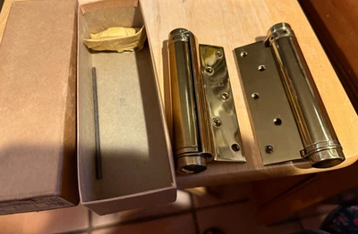 NUEVO EN CAJA Bisagras de resorte Bommer de una sola acción 5” - LATÓN MACIZO CON TORNILLOS PARA DOO de 1"-1,5" Foto 1 de 3