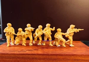 TOY 1/72 WWII USA 7PCS USA Marine corps Soldiers military unpainted figures - Picture 1 of 4
