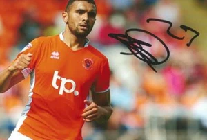 BLACKPOOL: COLIN DANIEL SIGNED 6x4 ACTION PHOTO+COA - Picture 1 of 1