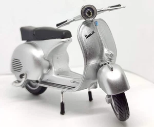 Vespa 150GS 150 GS Silver Scooter 1/12 Scale Diecast and Plastic Model by NewRay - Picture 1 of 4