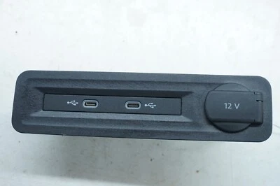 Volkswagen Atlas 2020-2023 OEM consola central puerto USB con moldura Foto 1 de 4