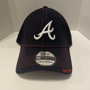Cappello Atlanta Braves New Era 39Thirty Fitted Small Medium Bianco Logo "A" Rosso Navy - Foto 1 di 9