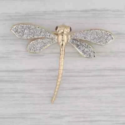 Broche libélula diamante y rubí simulado de 0,25 quilates enchapado en oro amarillo de 14 k prendedor Foto 1 de 4
