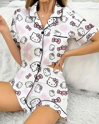 Conjunto de pijama de satén para damas Hello Kitty AOP camisa y pantalones cortos ropa de estar con moño cara Foto 1 de 4