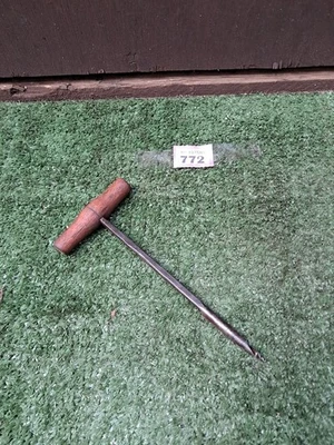 Vintage Carpentry Hand Auger. Old Tool (#772) - Image 1 of 4