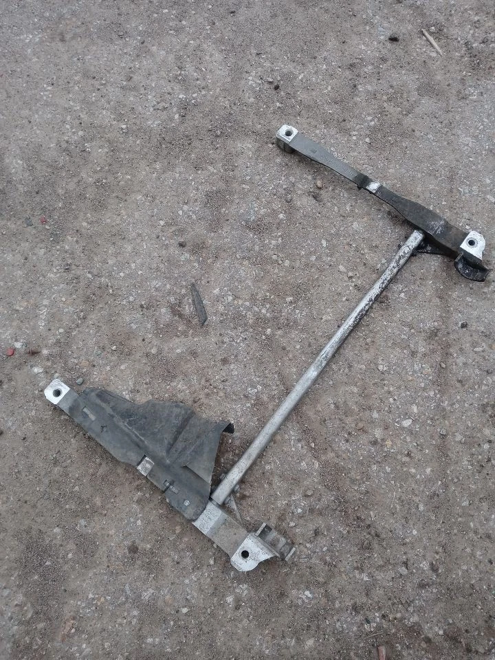 2005-2006 Jaguar XJ8 suspensão dianteira crossmember K quadro suporte suporte teste OEM - Imagem 1 de 4