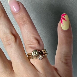 Bansri H Initial 3 Ring Stack Gold Tone Gemstone Womens size 7 - Picture 1 of 4