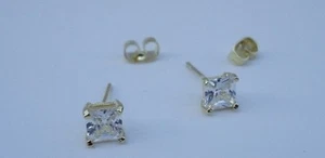 PENDIENTES DE TACHUELAS DE CORTE PRINCESA DE 2 QUILATES/ENCHAPADOS EN ORO AMARILLO DE 14K/DIAMANTES HECHOS POR EL HOMBRE - Imagen 1 de 4