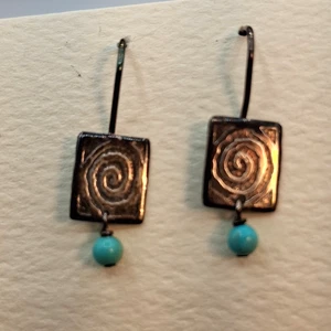 Dancing Circles Sterling Silver Embossed Tribal Design Earrings Turquoise Bead - Picture 1 of 5