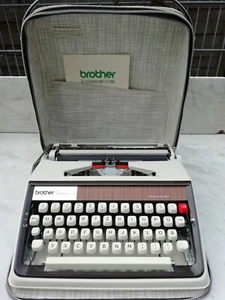 Brother deLuxe 1300 Tabulator Reise Schreibmaschine im Koffer Betriebsanleitung - Bild 1 von 9