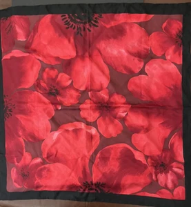 Talbots Seidenschal rot schwarz Blumenmuster 31" quadratisch gerollte Kanten - Bild 1 von 4