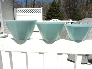 FIRE KING TURQUOISE BLUE MIXING BOWL SET - Picture 1 of 1