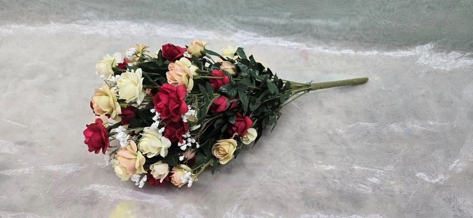 Ramo Floral Rojo y Blanco - Ramo de Dama de honor de boda - Decorativo Foto 1 de 4