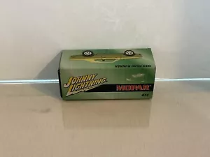 Johnny Lightning MOPAR Green 1969 Road Runner w/ Case - Picture 1 of 2