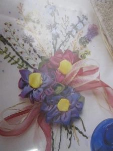 Blumenstrauß-des-Monats Kräuter Essenz Band Stickerei Kit #BOM005 - Bild 1 von 3