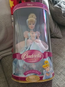 Disney Prinzessin Cinderella Porzellan Messing Schlüssel Andenken Puppe - Bild 1 von 11