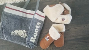 Canada Roots  winter hat+mitten lim edition  made in Canada  one size  MSRP 495$ - Picture 1 of 2