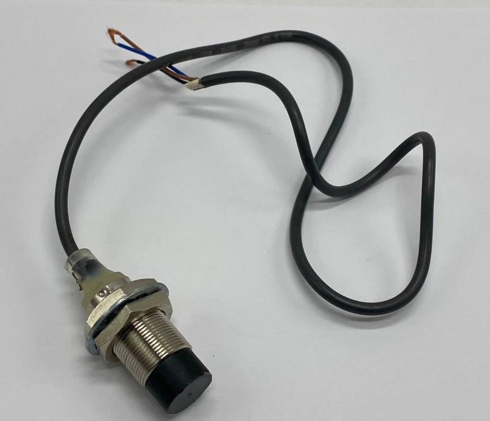 Omron NPN proximity switch sensor E2B-M18KN10-WZ-C1 with leads 18” long - Image 1 of 3