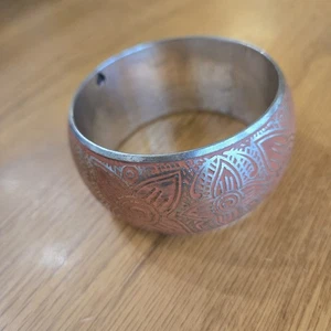 Estate Vintage Silver Tone Etched Bangle Bracelet Orange Enamel - Picture 1 of 5