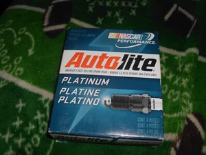 New 4 Pack Autolite Spark Plug Platinum AP646 - Foto 1 di 2
