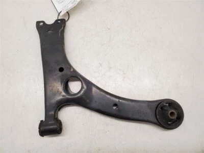 Brazo delantero de control inferior derecho Toyota Matrix, 2003-2008, derecho, AWD, 48068-02020 Foto 1 de 4