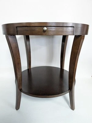 Mesa auxiliar contemporánea Bassett de doble nivel, 25′′H, PA6768MN Foto 1 de 4