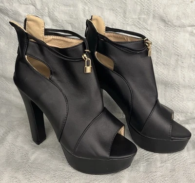 High Heel Black  Booties Size 6.5/7  Peep Toe ,Zipper Back , Ankle Band W/lock - Imagem 1 de 4