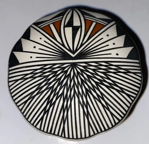 Indianer Keramik Schmuckschatulle Acoma, fast neuwertig signiert A. & D.L 2,5”x 1,25” - Bild 1 von 6