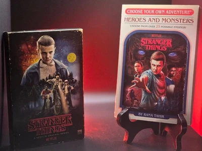 Stranger Things Season 1 DVD Set + Choose Your Own Adventure Book Foto 1 de 4