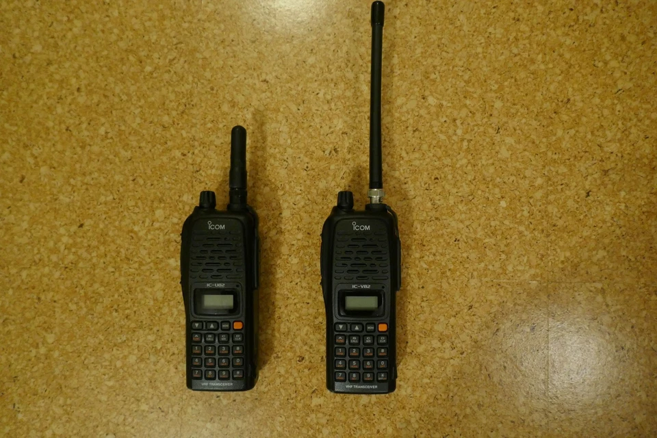 Icom IC-V82 2m Handfunkgerät + Icom IC-U82 70cm Handfunkgerät - Bild 1 von 1
