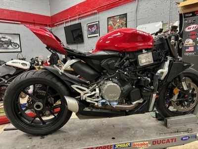 RADIADOR DUCATI PANIGALE V2 2024 GENUINO OEM REFRIGERADO POR AGUA INFERIOR 1299 899 1199 Foto 1 de 4