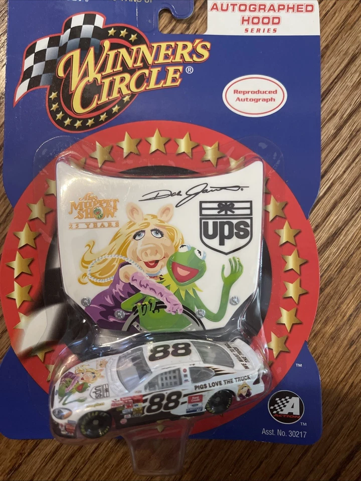 NASCAR 2002 Winners Circle Dale Jarrett #88 Muppets Autografiado Hood Series Foto 1 de 1