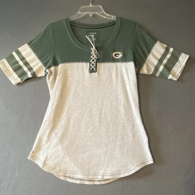 Camiseta para mujer Green Bay Packers L Antigua cuarto corbata con cordones parte delantera Foto 1 de 4