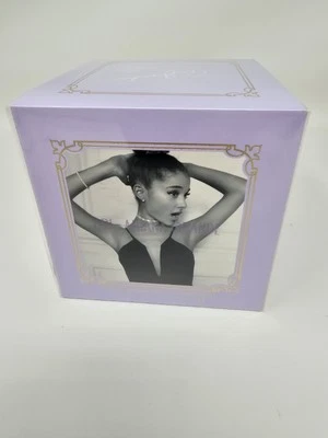 Ari By Ariana Grande 1.7 fl.oz Eau De Parfum Spray Para Mujer  Foto 1 de 3