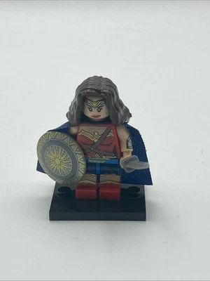 LEGO DC Super Heroes 76075 Mujer Maravilla Minifigura sh393 Capa Escudo Espada Foto 1 de 4