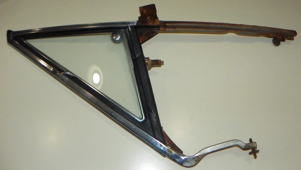 Chevelle GTO 1966 1967 Cutlass Skylark lado del conductor ventana de ventilación delantera original GM Foto 1 de 4