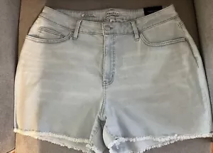 NWT Women's Plus Size 17 High Rise Midi Stone Washed Jean Stretch Shorts - Picture 1 of 4