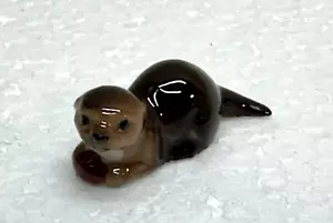 Hagen Renaker Miniature Otter Baby Tiny Ceramic Figurine Retired - Picture 1 of 7
