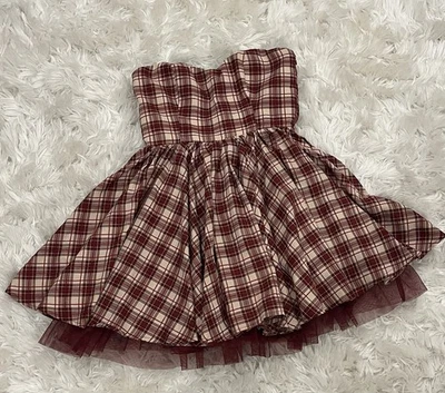 Vestido Altar'd State Borgoña/Rojo Cuadros Sin Tirantes XS Con Tul Foto 1 de 4