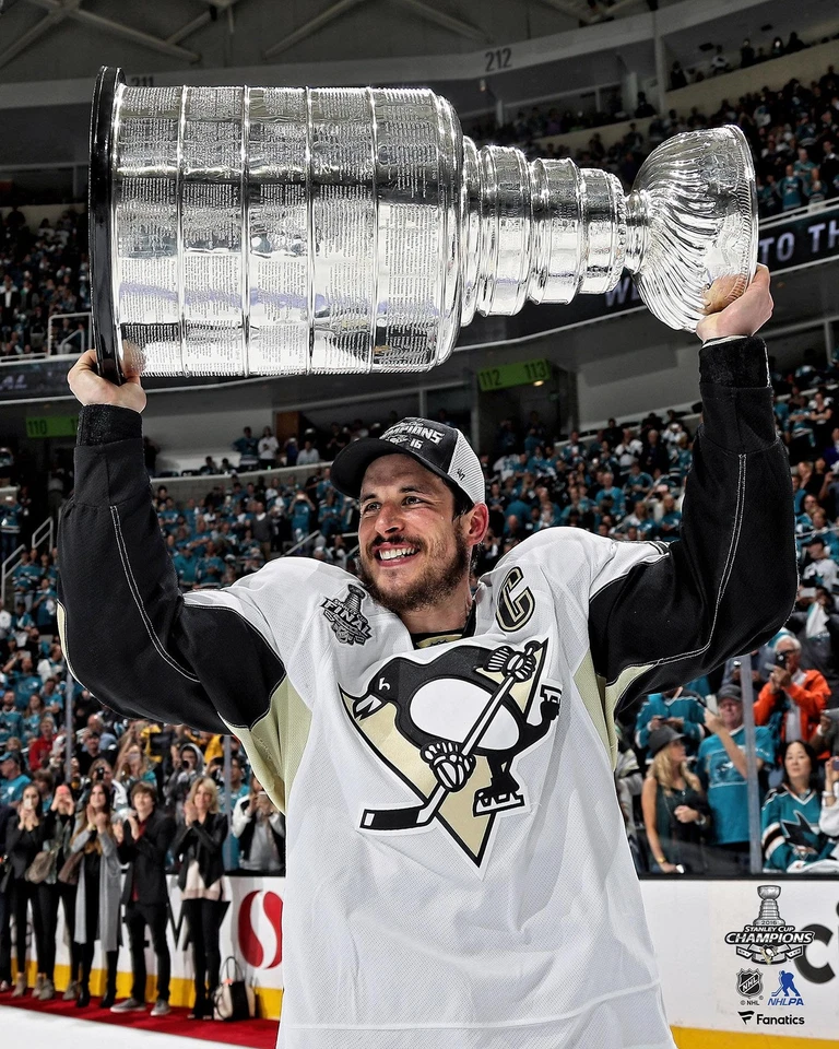 Sidney Crosby Penguins 2016 Stanley Cup Champions Raising Cup 16" x 20" Photo - Image 1 of 1