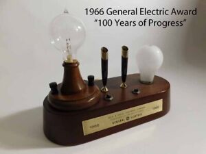 TIPPED GENERAL ELECTRIC 1966 100th ANNIVERSARY AWARD EDISON LAMP BULB DESK SET