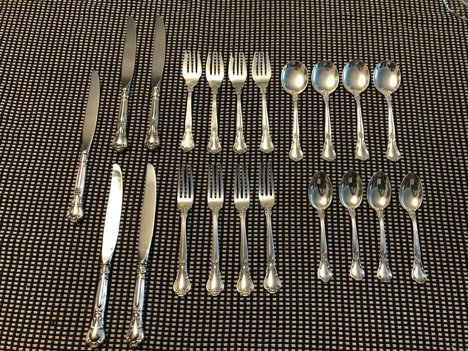 Cuatro, 5 piezas Gorham Chantilly ajustes de cena de plata esterlina, 21 piezas en excelente estado usado Foto 1 de 4