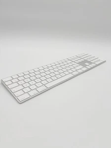Apple Magic Keyboard Tastatur QWERTZ Deutsch Ziffernblock A1843 Refurbished - Bild 1 von 7